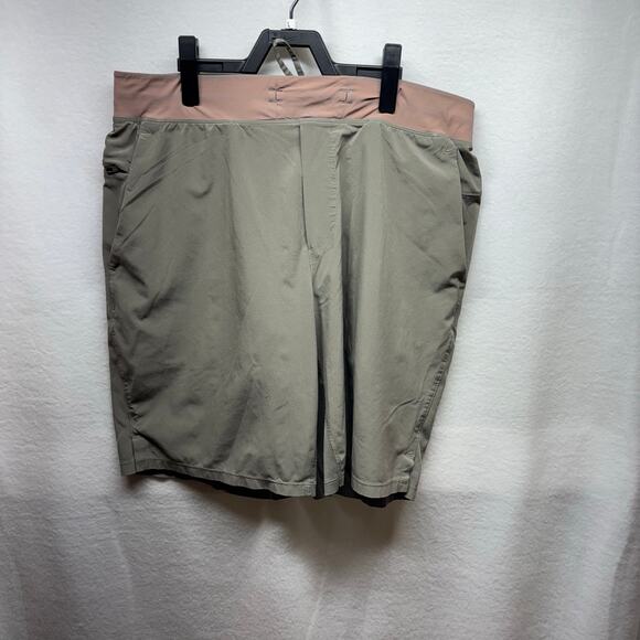 Lululemon Men’s Lined Olive Green Shorts - Size Large - Picture 1 of 8